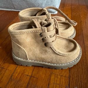 Never worn old navy boys shoes size 6
